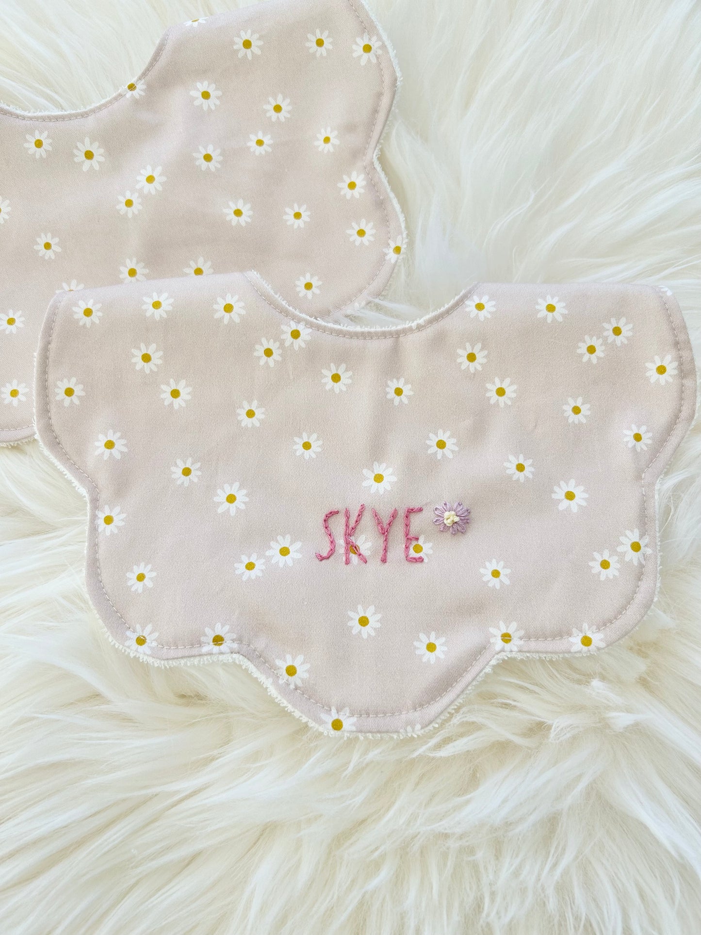 Adorable Personalised Baby Bib: Daisy Scalloped Bib